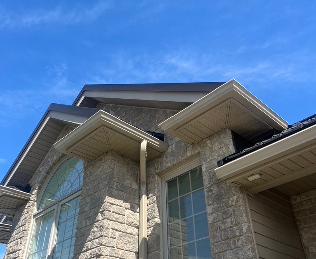 Premium vinyl siding installation in Chatsworth