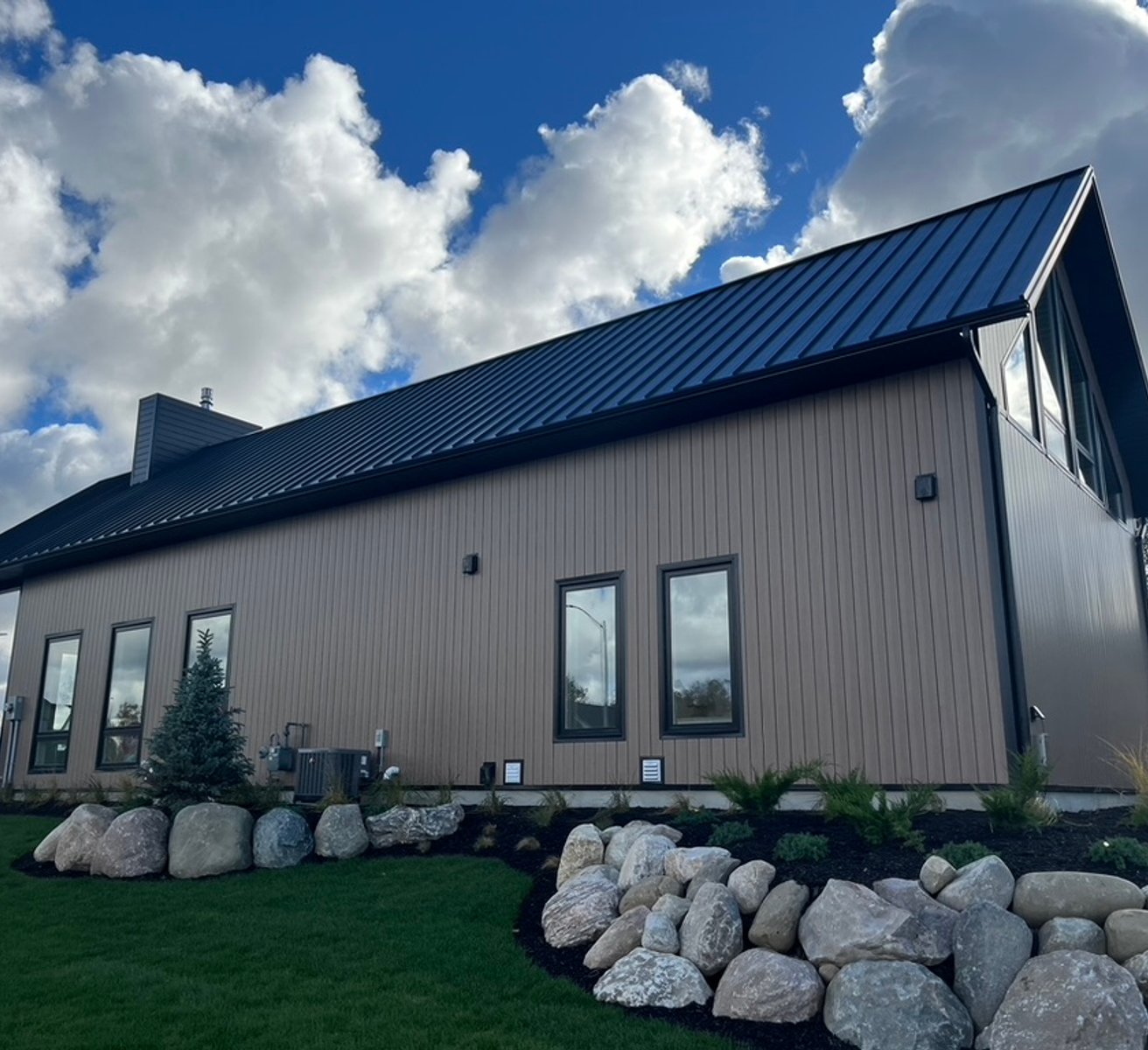 Premium vinyl siding installation in Meaford
