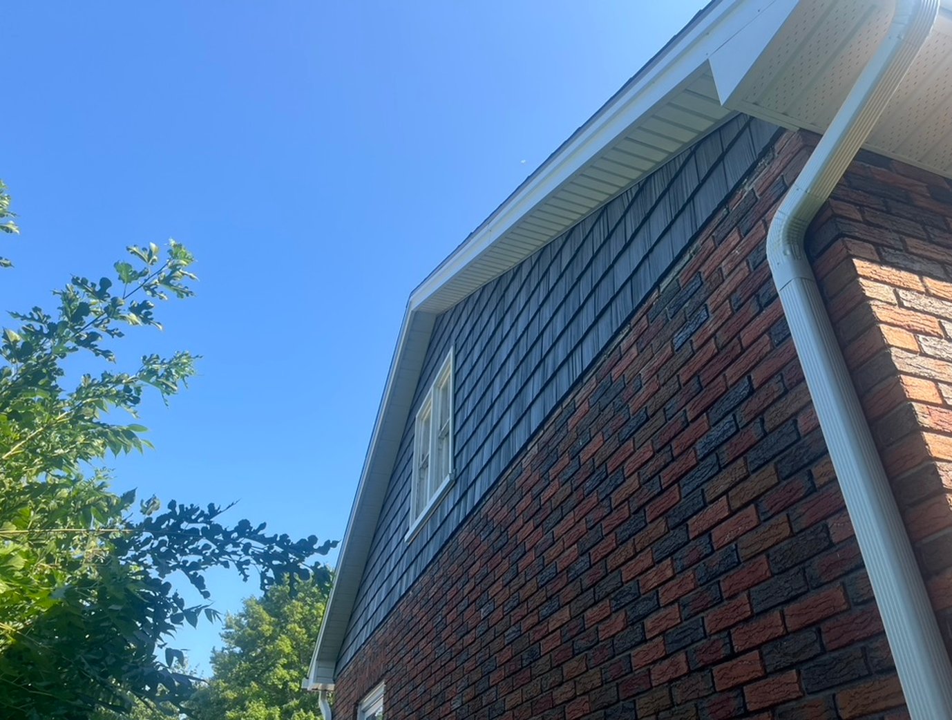 Aluminum soffit and fascia installation in Tara