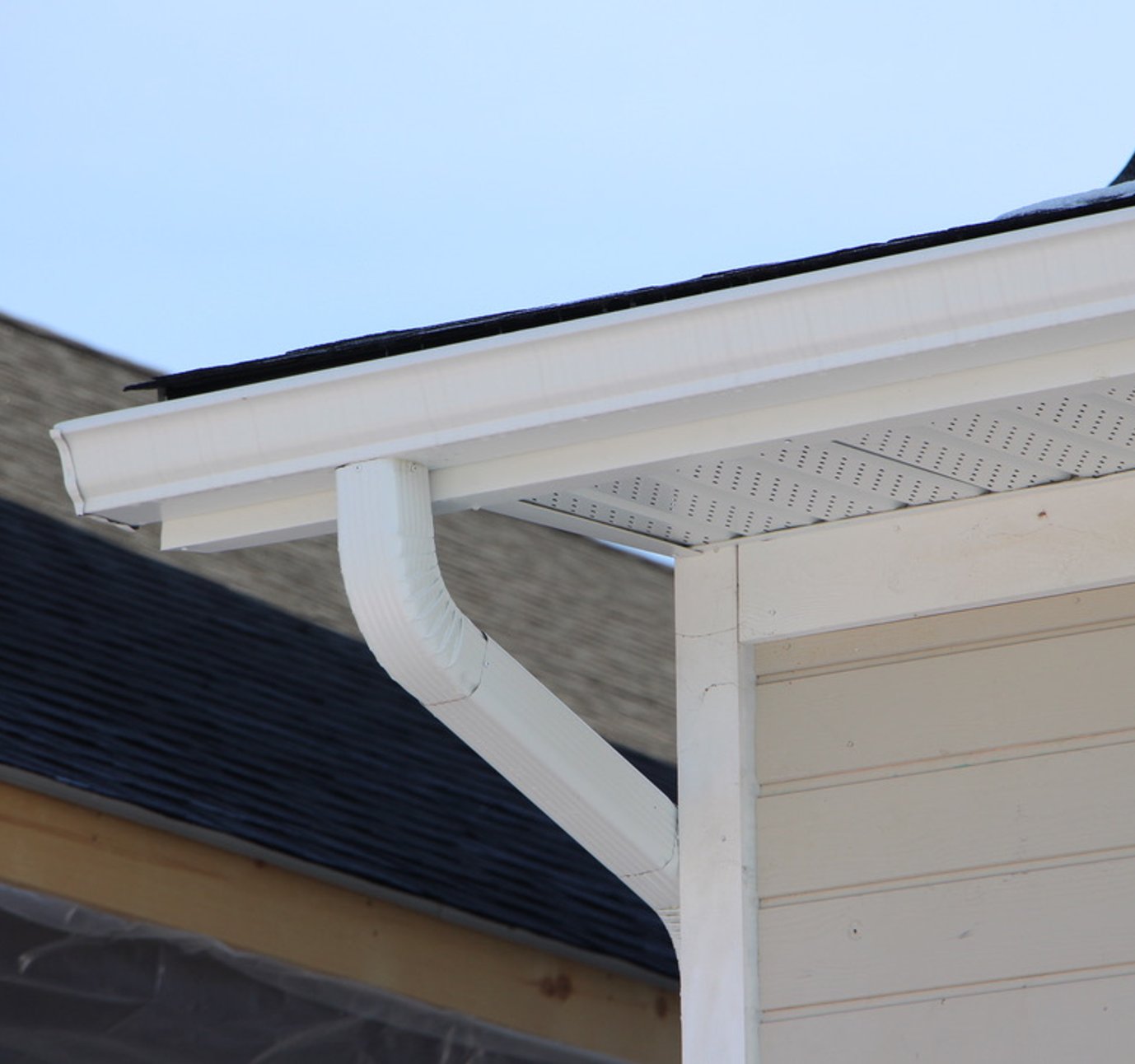 Professional eavestrough installation crew in Port Elgin