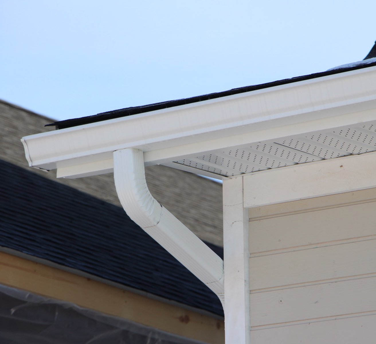 Professional eavestrough installation crew in Port Elgin