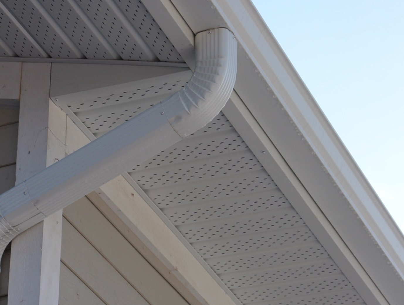 Aluminum soffit and fascia installation in Tiverton
