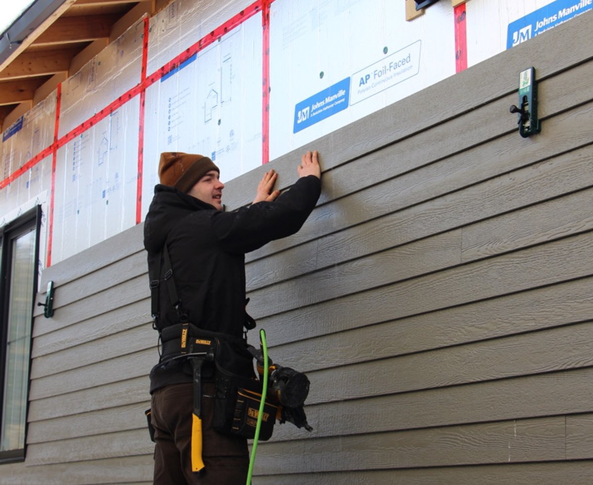 Premium vinyl siding installation in Tiverton